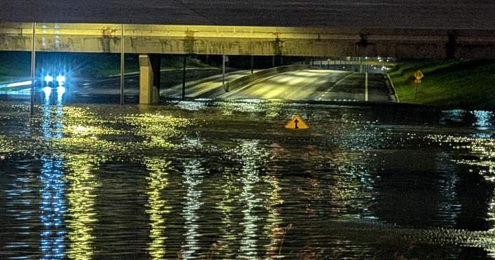 You are currently viewing Severe thunderstorm flooding shuts down Whitemud Drive in west Edmonton