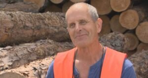 Read more about the article Manitoba logging industry threatened amid raging wildfires