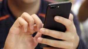 Read more about the article Senate Democrats press tech giants on AI safeguards for ‘at-risk users’