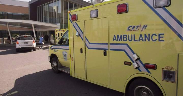 You are currently viewing Quebec paramedics reach tentative deal with province after years without contract