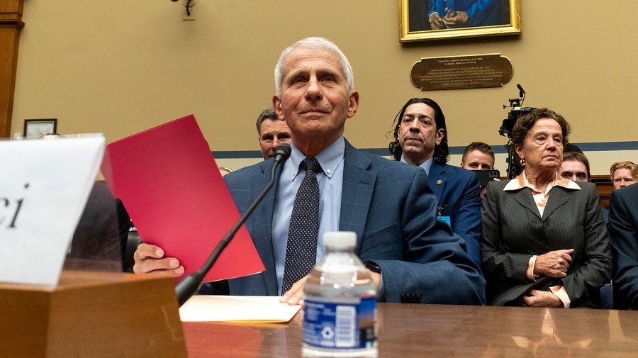 Read more about the article 5 takeaways on Fauci’s diaries during COVID-19 response
