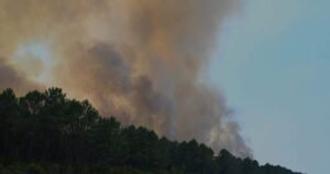 Read more about the article France order 4,000 more evacuations as fires ravage southwest Europe