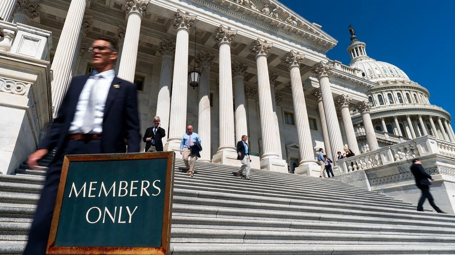 You are currently viewing House Republicans look to silver linings for midterm playbook as they embark on recess
