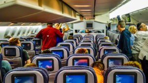 Read more about the article United Airlines Passengers Defy Headphones Rule As “Free Range Parenting” Disrupts Entire Flight