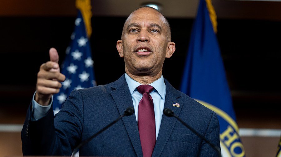 Read more about the article Hakeem Jeffries doubles down on Dems’ and affordability ahead of midterms