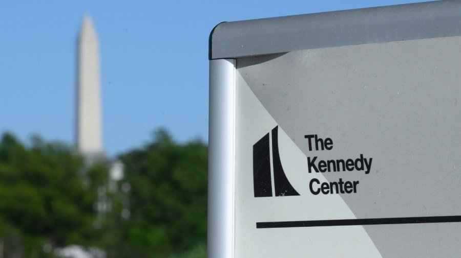 You are currently viewing Kennedy Center pauses public tours: Reports 