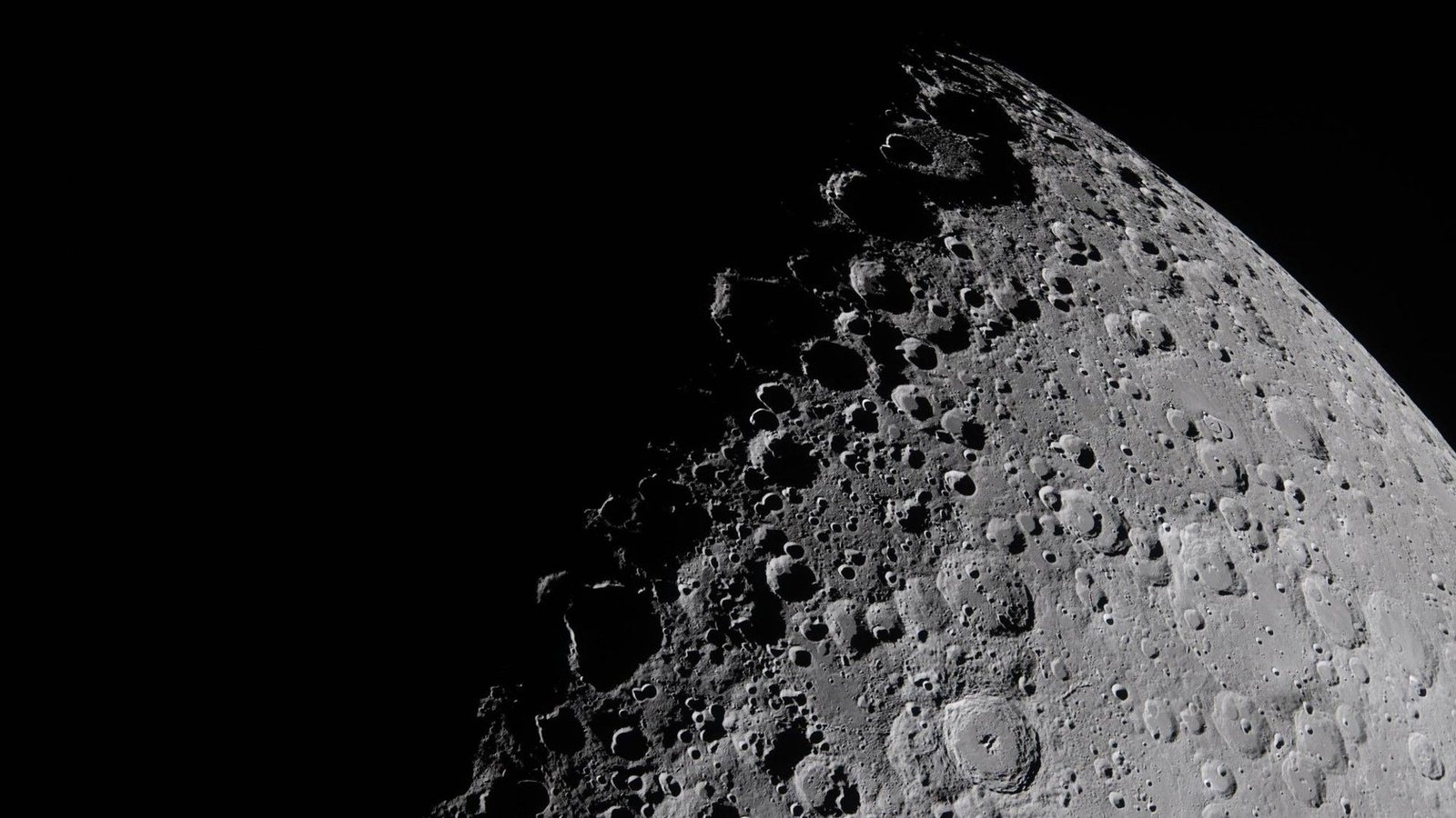 You are currently viewing A SpaceX rocket will crash into the moon next week, and scientists aren’t sure what to expect