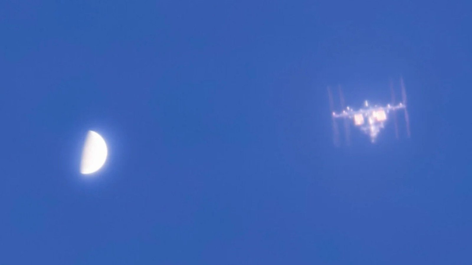 Read more about the article ISS meets Venus in incredible daylight photo | Space photo of the day for July 28, 2026