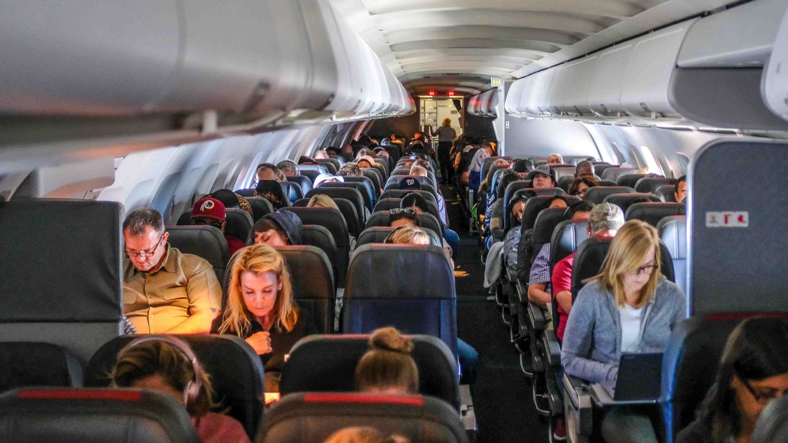 You are currently viewing American Airlines May Owe Passengers $200,000 After Majority Of Flight Attendants Suddenly Fall Ill En Route To Philadelphia