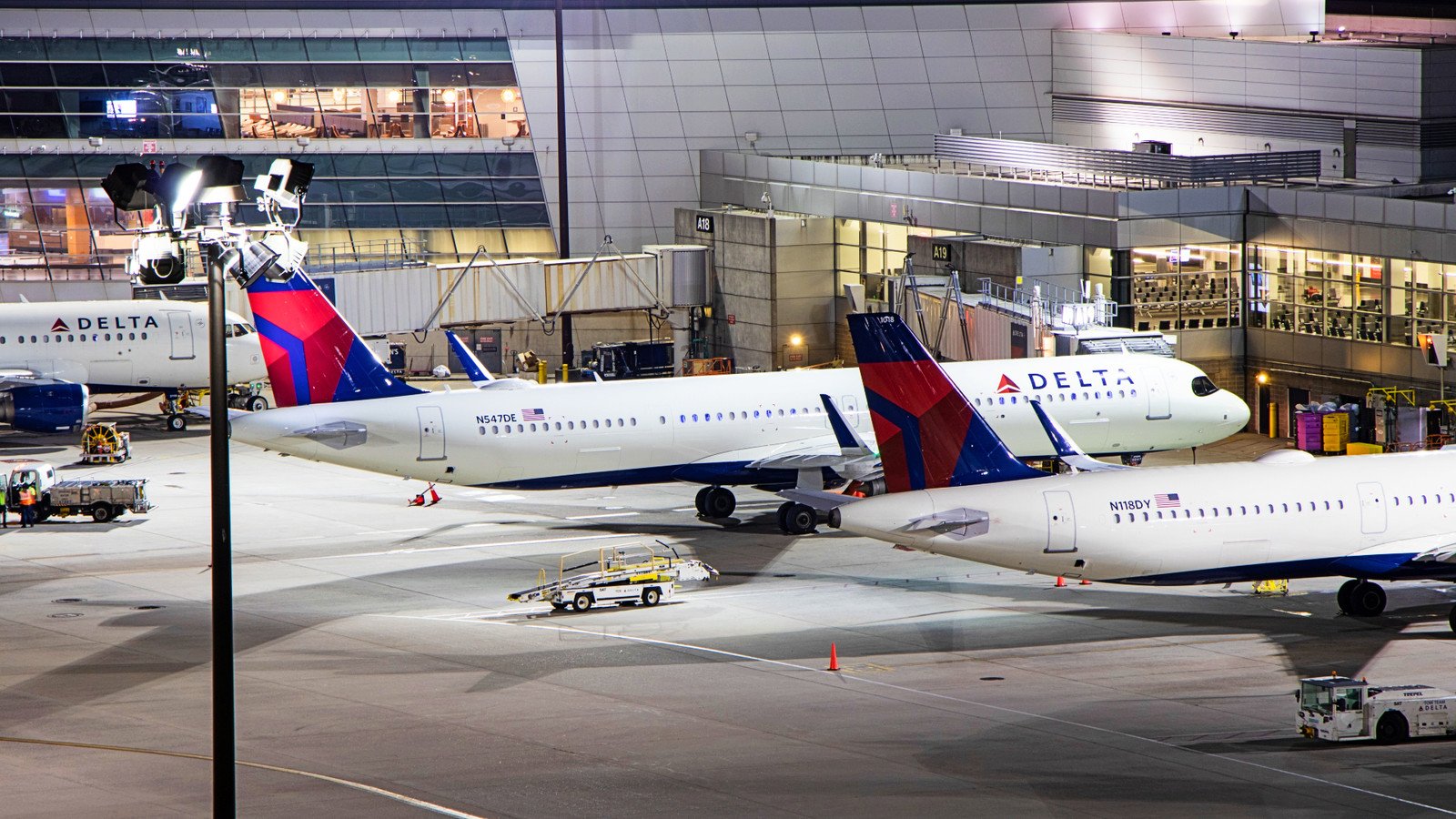 You are currently viewing NTSB Blames American Airlines Pilots For Near-Collision With Delta Aircraft At Boston Logan Airport