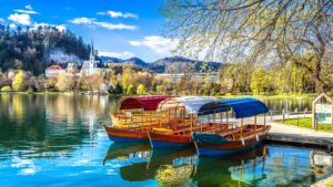 Read more about the article This Fairy Tale Lake Village Is Officially One Of The World’s Most Relaxing Destinations