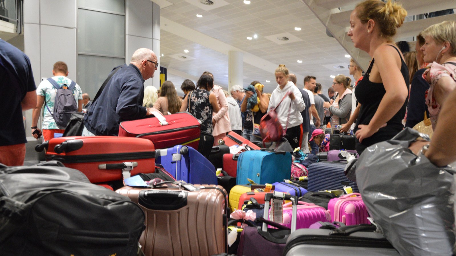 You are currently viewing FAA Stops Flights At 13 Major U.S. Airports As Cancellations Exceed The 4,000 Mark In Two Days