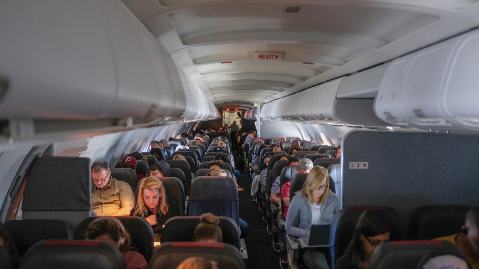 Read more about the article American Airlines Passengers Denied Refund After Strangers Took Their Paid Seats