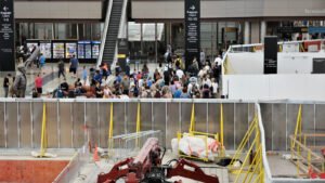 Read more about the article FAA Temporarily Pauses All Flights At The Largest Airport In The U.S. As Severe Weather Cancellations Continue Nationwide