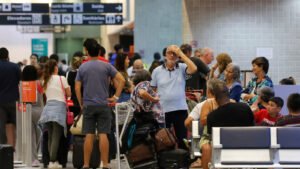 Read more about the article United Airlines Battles Severe Nationwide Tech Outage As Ground Stops Lead To Over 2,000 Cancellations On U.S. Flights