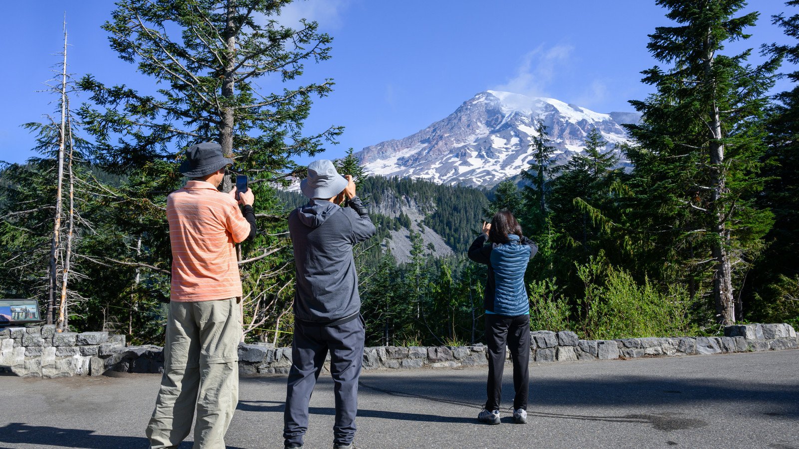 You are currently viewing Mount Rainier National Park Warns Of Hours-Long Lines As Crowds Renew Calls For Timed Entry Reservations