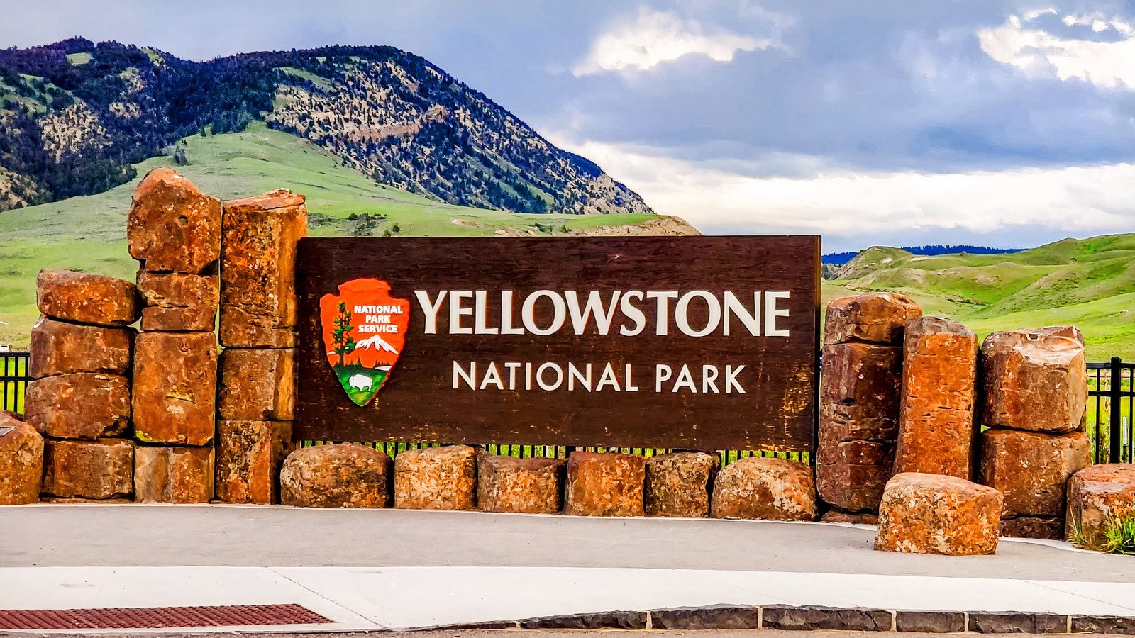 You are currently viewing Yellowstone National Park Bison Strikes Again As Tourist Vehicles Targeted