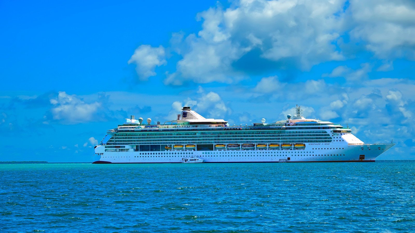 You are currently viewing Royal Caribbean Guests Warned To “Check Their Accounts” As $1,000 Charge Appears On Changed Itinerary