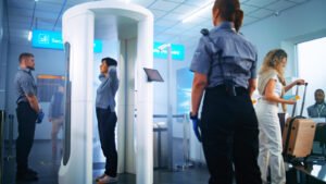 Read more about the article U.S. Airports Were Forced To Ban Their X-Ray Scanners For A Horrifying Reason