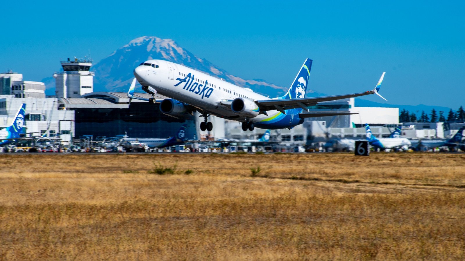 You are currently viewing Alaska Airlines Flight To Seattle-Tacoma International Airport Declares Emergency Over The Atlantic Ocean