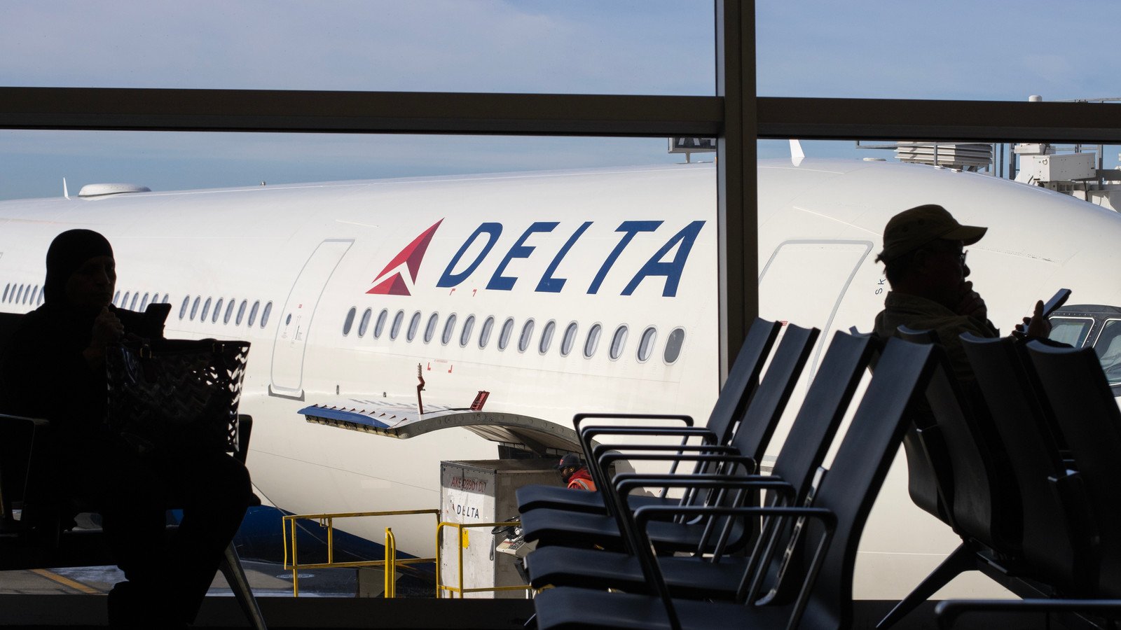 You are currently viewing Delta Air Lines Braces For Potential Ground Stop At Its Major Hub: U.S. Airport Leads The Way In Cancelled Flights