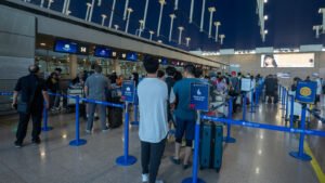Read more about the article Delta Air Lines’ Hundreds Of Last-Minute Cancellations Are Now Being Linked To Nationwide Staffing Shortages