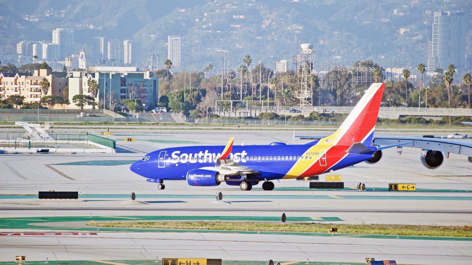 You are currently viewing Southwest Airlines Jet Fuel Boat Experiment Between Panama Canal And Los Angeles Sparks More Cost Concerns