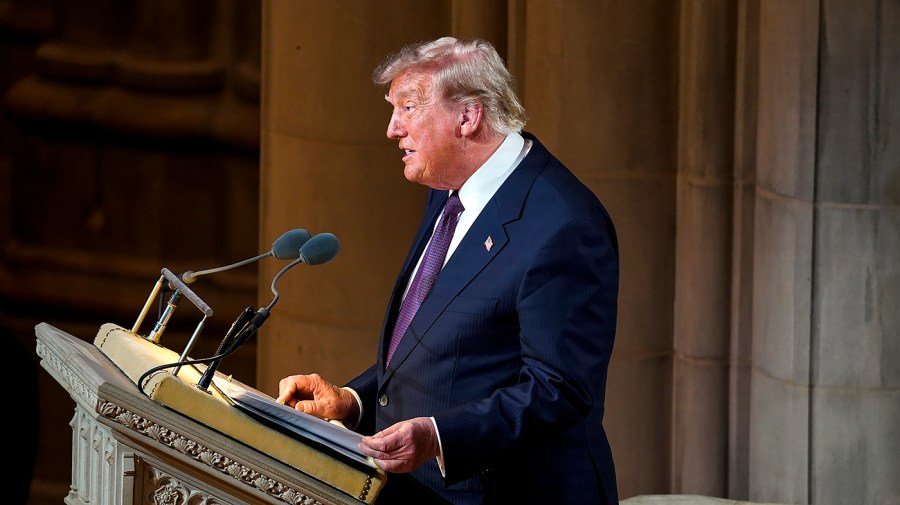 You are currently viewing Trump hits lowest point in YouGov poll since return to office