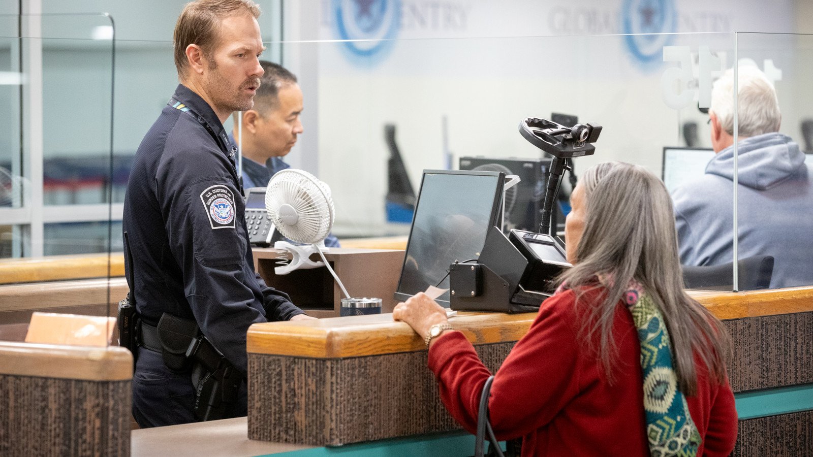 You are currently viewing U.S. Customs And Border Protection Warns Travelers Of Cash Rules After Confiscating $53,000 From Passenger At Florida Airport