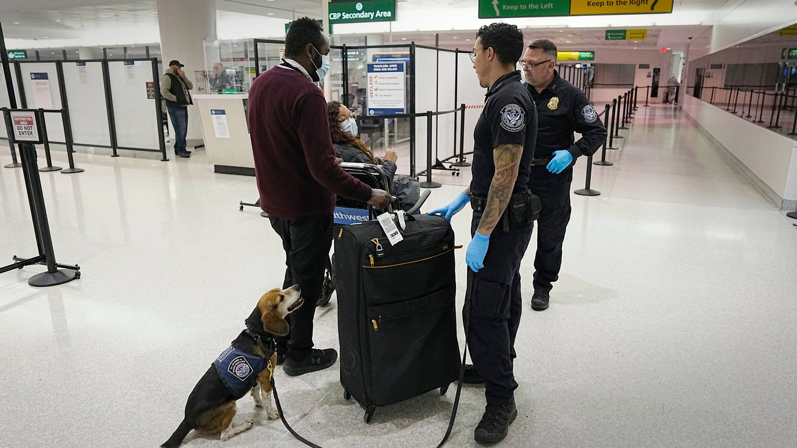 You are currently viewing U.S. Customs And Border Protection Detains Canadian Visitors And Confiscates Phone After Second Passport Discovery