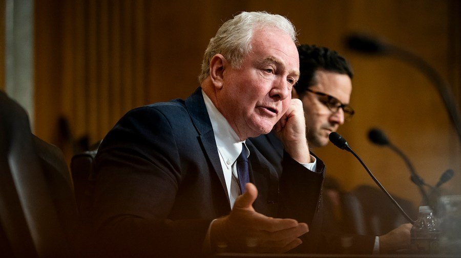 You are currently viewing Senate Democrat declines to say whether Schumer should continue in leadership post
