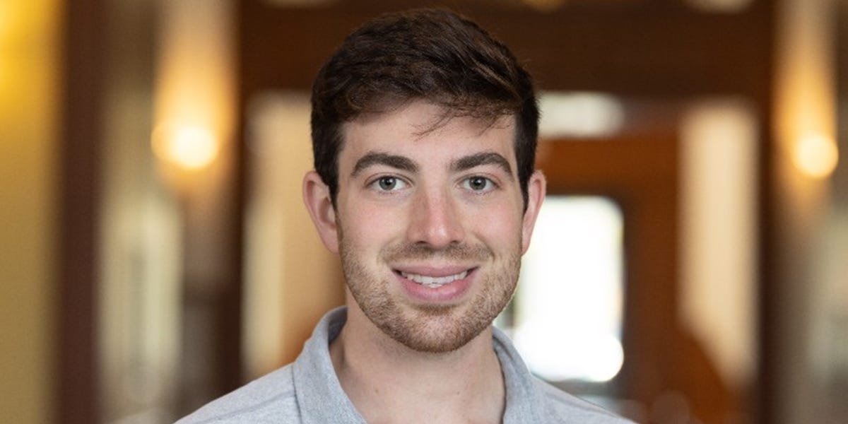 You are currently viewing This OpenAI product manager always asks ChatGPT to ‘impress’ him. Here’s his advice for AI prompts.