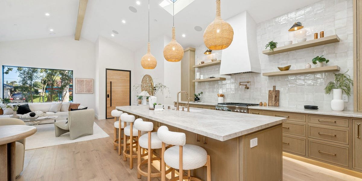 Read more about the article 12 things a seasoned interior designer would never have in her own home