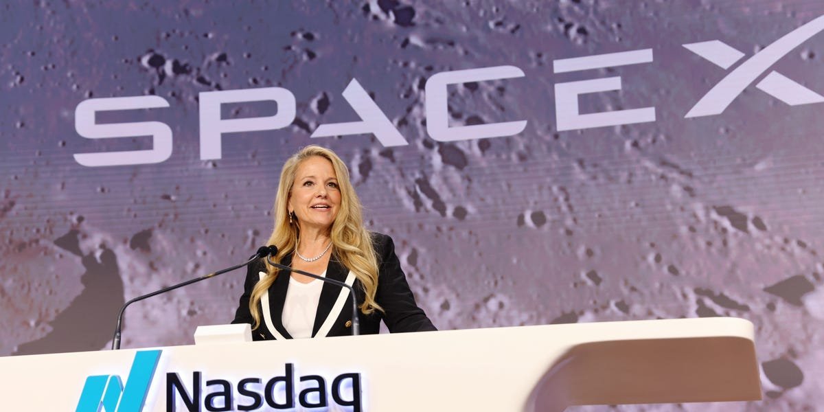 You are currently viewing SpaceX says it’s coming for AT&T, Verizon, and T-Mobile customers