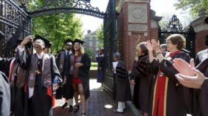 Read more about the article Brown University president to step down after 15 years