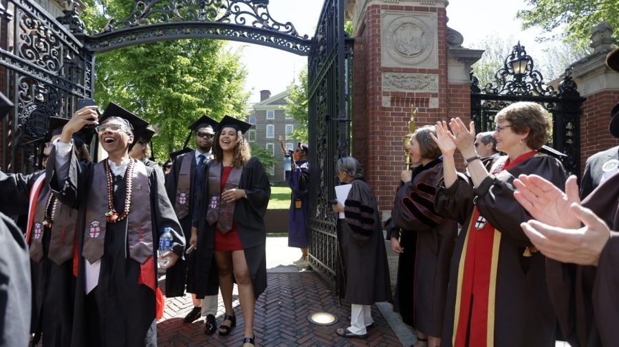 You are currently viewing Brown University president to step down after 15 years