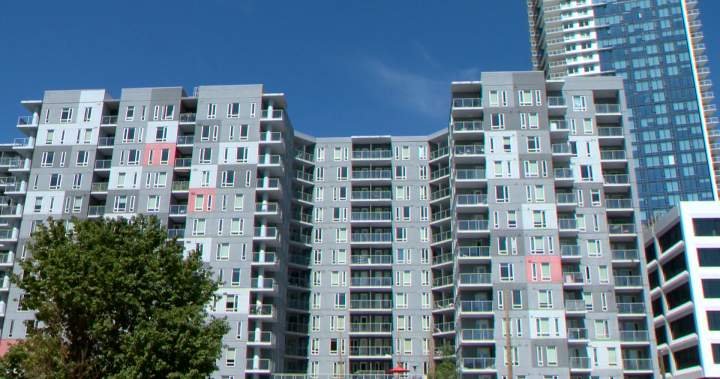 You are currently viewing Calgary housing numbers show big drops in townhouse, apartment sales in July