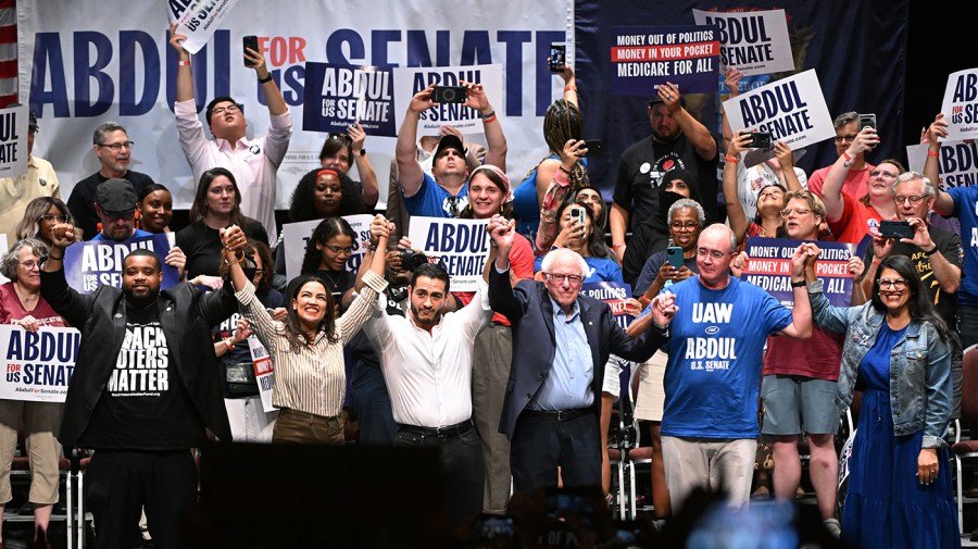 You are currently viewing Democrats fret in Michigan as progressives project confidence ahead of key primaries