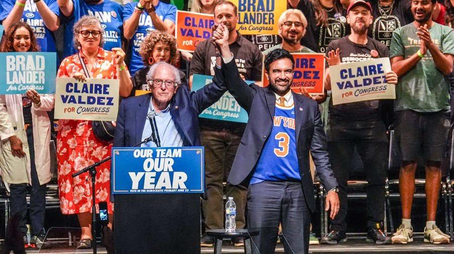 You are currently viewing Bernie Sanders: ‘Look at what Mamdani is doing and contrast that with Trump’