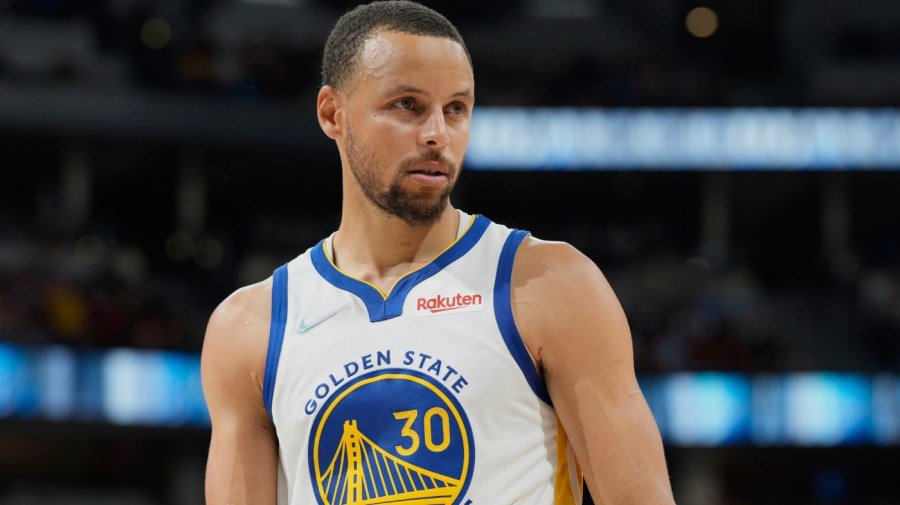 You are currently viewing Stephen Curry’s deal with a Chinese company puts profit over conscience