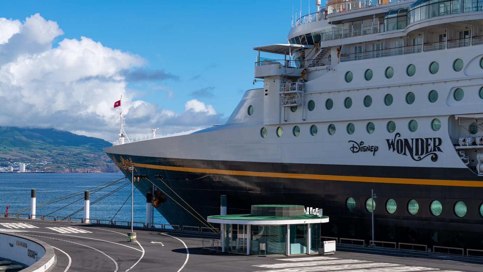 You are currently viewing Disney Cruise Line Remains Silent Over Bunk Bed Lawsuit That Broke Both Wrists Of A Young Guest Aboard The Wonder Ship