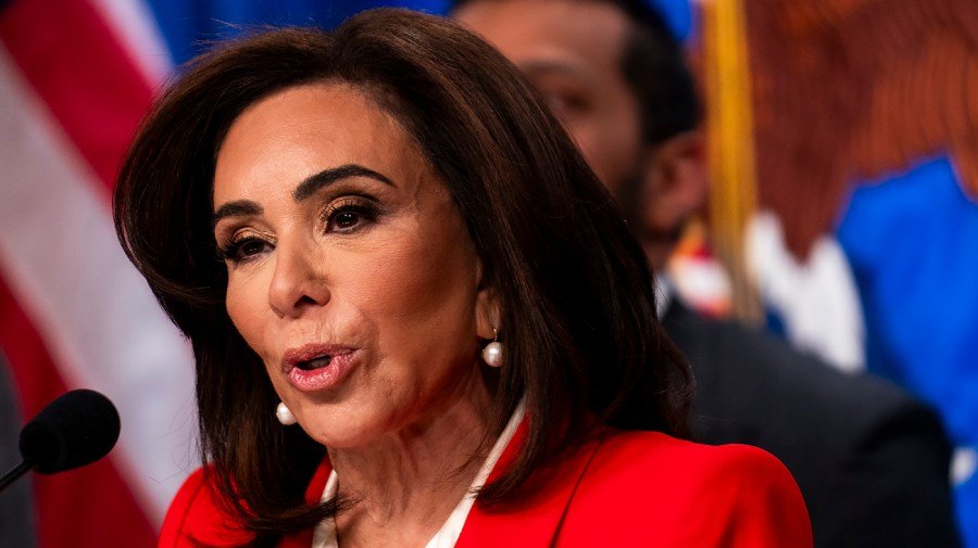 Read more about the article Trump: Pirro ‘choked,’ ‘folded like an umbrella’ in Reflecting Pool case