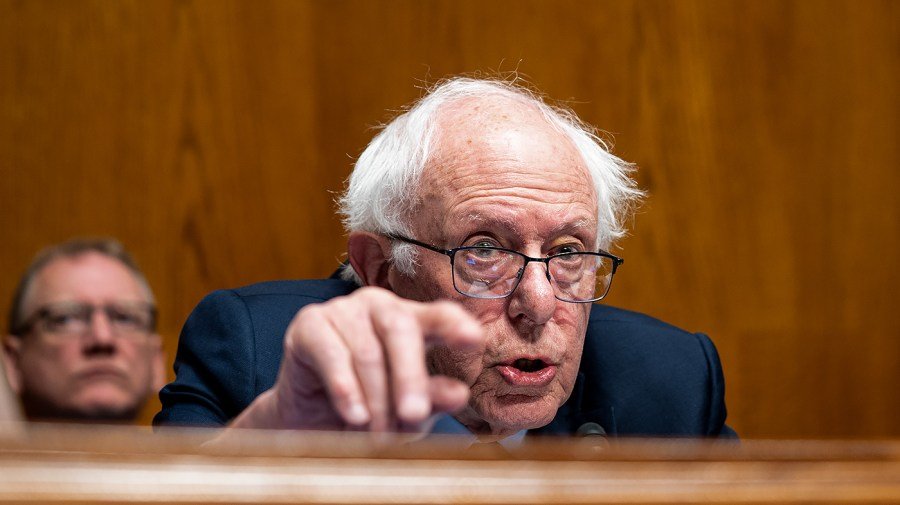 You are currently viewing Sanders argues El-Sayed can appeal to working-class Republicans in Michigan