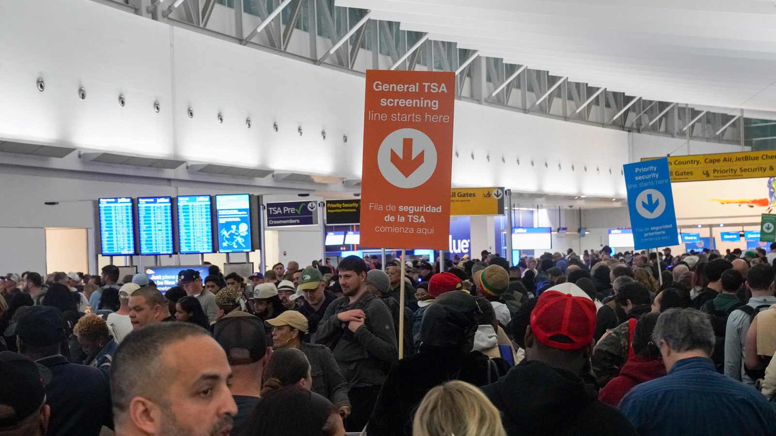 You are currently viewing FAA Temporarily Pauses More Flights In The Northeast Over Flood Warnings: U.S. Airlines Pivot With Hundreds Of Cancellations