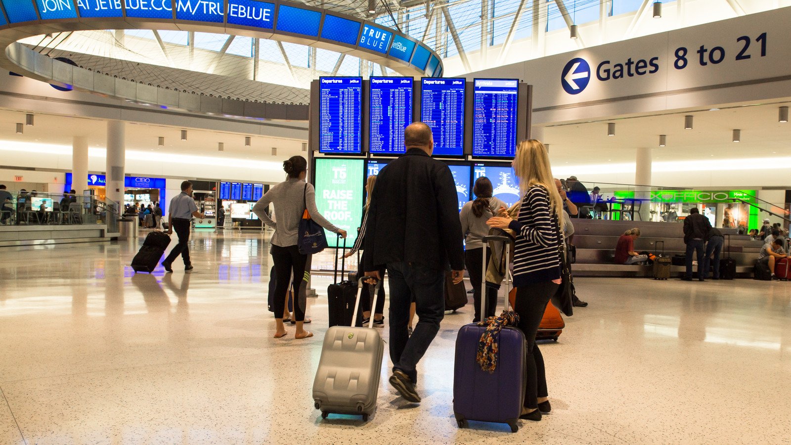 You are currently viewing JetBlue Passenger Urged To Delete Social Media Post After Flight Attendants Flag FAA Rule Violation