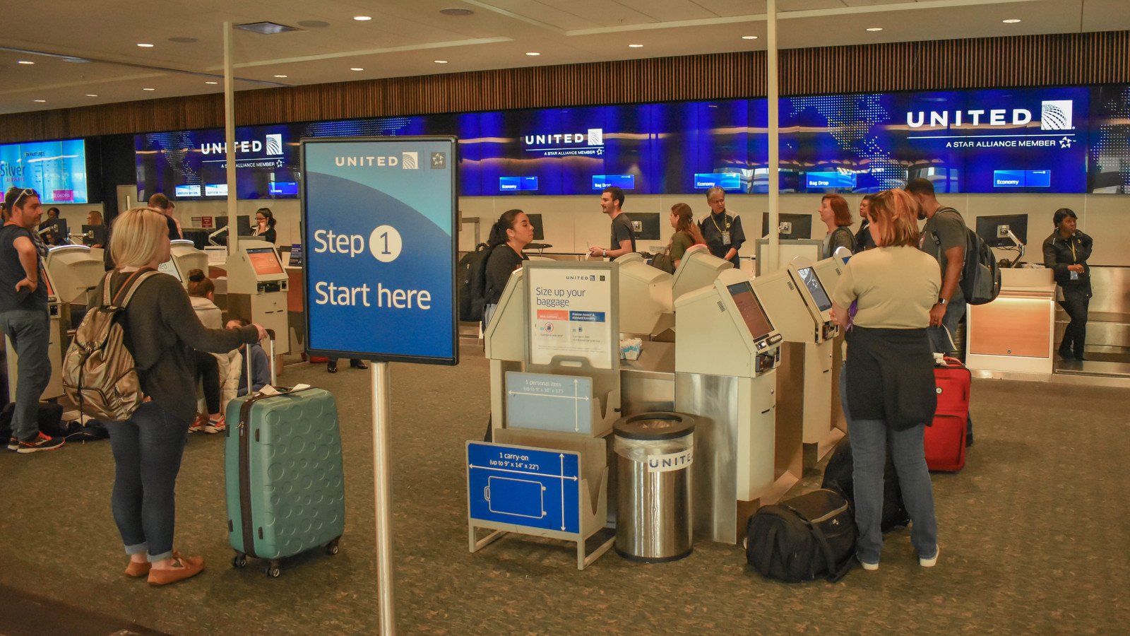 You are currently viewing U.S. Airport Implements “First-Ever” Checked Baggage Rule For American And United Airlines Passengers