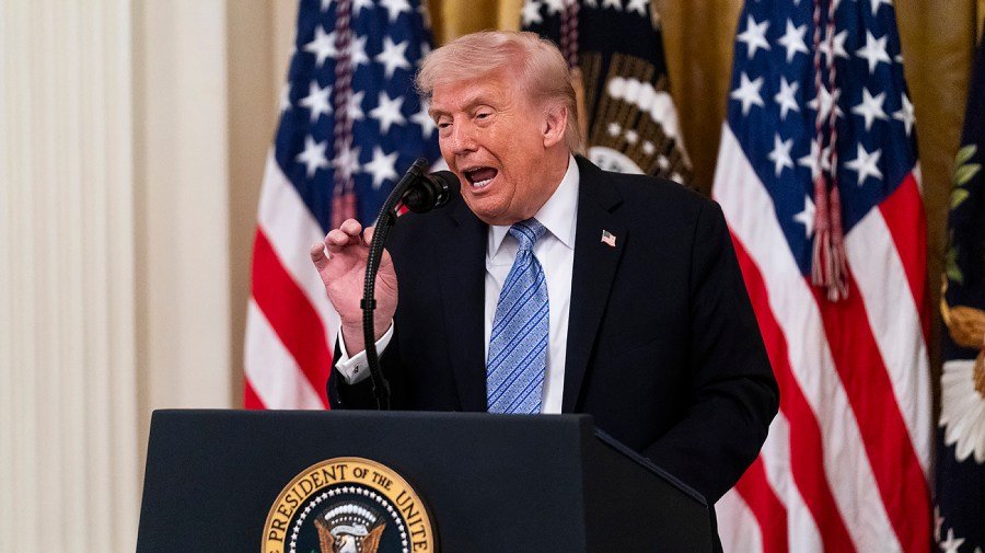 You are currently viewing Media shifts to more aggressively fight Trump in courts