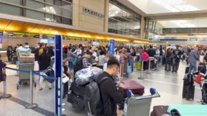 Read more about the article United Airlines Issues Warning To Florida Customers As Rebooking Offer Is Extended At 11 Different Airports